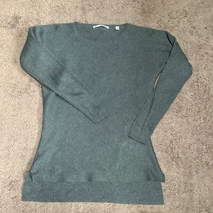 Women’s Cyrus fitted sweater. Size S